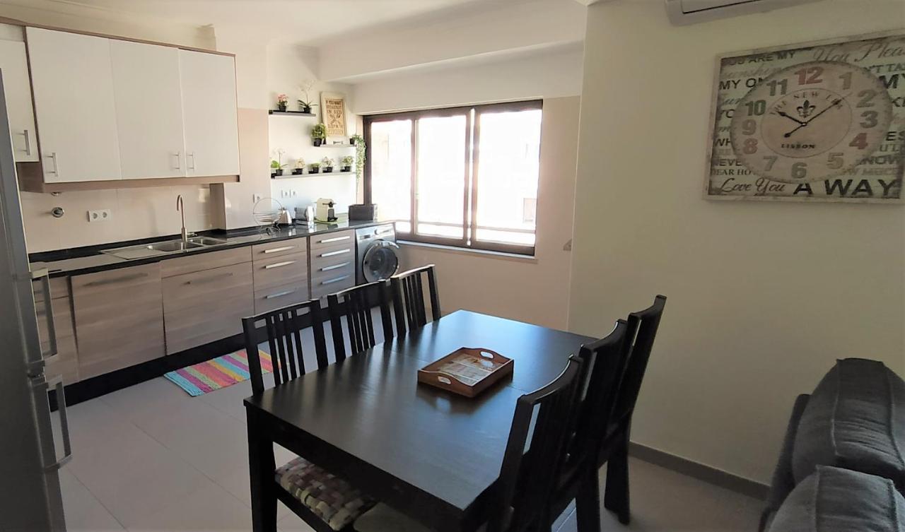 Large Apartment Near The Beach And Lisbon กอสตา ดา กาปาริกา ภายนอก รูปภาพ